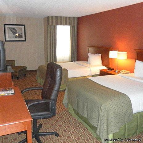 Clarion Hotel & Suites Conference Center Memphis Airport Bilik gambar